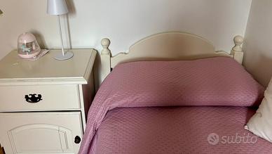 Stanza in legno laccato crema