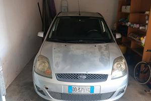 Ford fiesta titanium 1400 cilindrata 68 cavalli 
