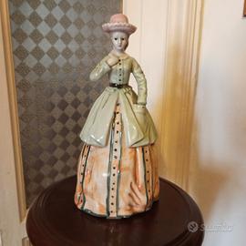 Antica scultura russa in porcellana 