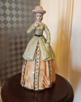 Antica scultura russa in porcellana 