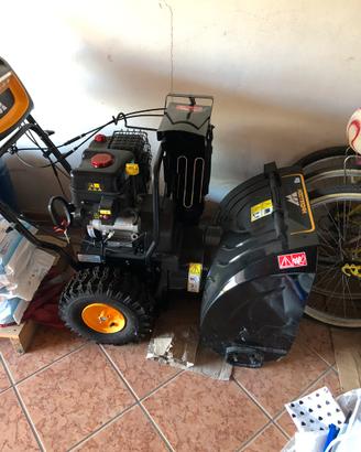 Spazzaneve a motore nuovo Mc cullock