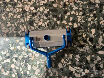 Spazzola puliscifondo in alluminio per piscine.