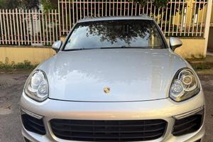Porsche Cayenne S ibrida