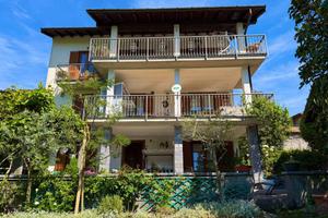 Casa indipendente di 370 m² con più di 5 locali a 