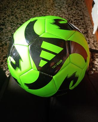 pallone da calcio Adidas 