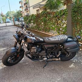 Moto Guzzi Bobber V9 super accessoriata