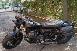 Moto Guzzi Bobber V9 super accessoriata