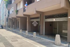 NEGOZIO A BUSSOLENGO