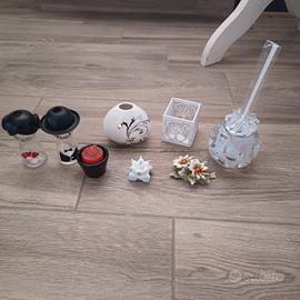 vari oggetti decirativi