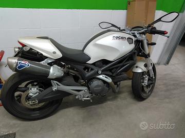 Ducati Monster 696 bianco perla