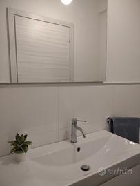 Rivestimento a parete in ceramica bianca