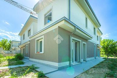 PORZIONE DI TRIFAMILIARE A VALSAMOGGIA