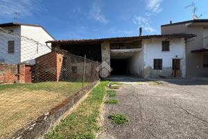 CASA DI CORTE A VEROLANUOVA