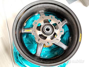 Cerchio Suzuki carbonio 