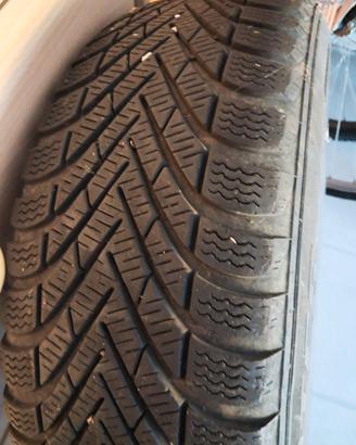 Pneumatici invernali 195/60 R15 88T Pirelli
