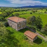 Pitigliano - Rustico da ristrutturare in posizion