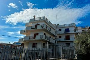 4 vani con vista mare via livorno aci trezza