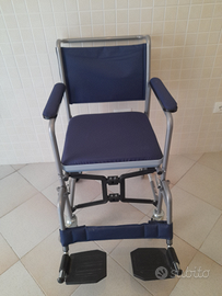 Sedia a rotelle con wc per anziani e disabili