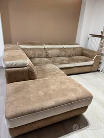 Divano in tessuto alcantara