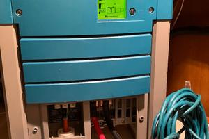 Mastervolt Chargemaster 12/100 con Masterbus USB