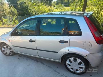 auto Ford fiesta