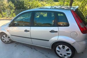 auto Ford fiesta