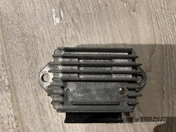 Regolatore tensione vespa px 3 poli ZEM 343363