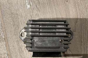 Regolatore tensione vespa px 3 poli ZEM 343363