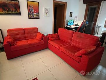 Coppia di Divani (quello grande con letto matrim)