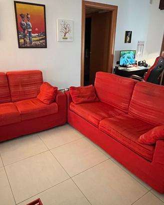 Coppia di Divani (quello grande con letto matrim)