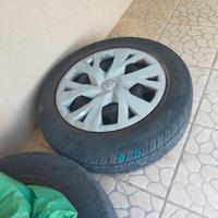 4 cerchi in ferro + 4 pneum.Dunlop + 6 copricerchi