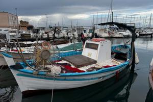 barca da pesca con licenza