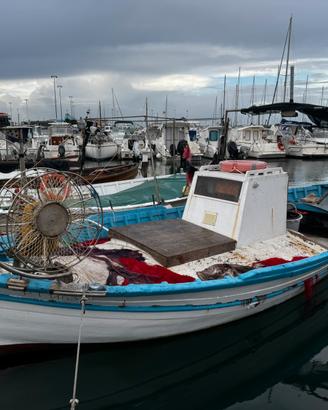 barca da pesca con licenza