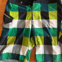 Costume Volcom, Hollister