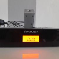 Radiosveglia digitale con proiettore sul soffitto