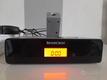 Radiosveglia digitale con proiettore sul soffitto