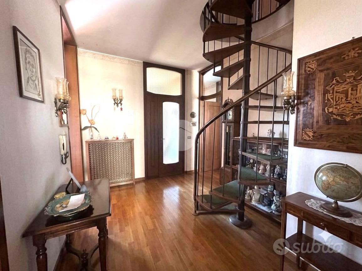 Appartamento – Palazzolo sull'Oglio, Piazza, Mura - Altro