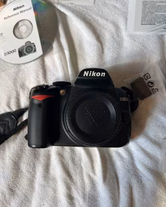 Nikon D3000 + 2 obiettivi VR (18‑55 + 55‑300)