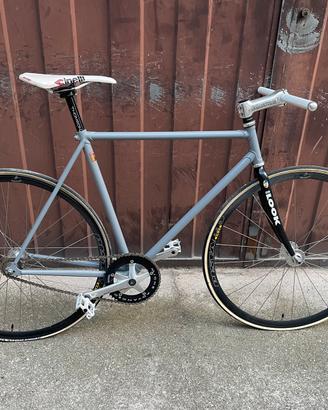 Bicicletta scatto fisso single speed