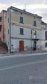 Casa indipendente di 140 m² con più di 5 locali a 