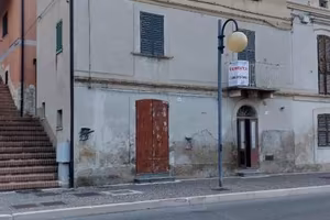 Casa indipendente di 140 m² con più di 5 locali a 