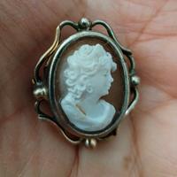 Spilla antica cammeo intagliato a mano