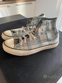 Converse All Star alla caviglia