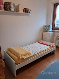 Struttura letto con mensola abbinata