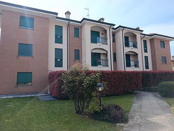 Bilocale+servizi+balcone+cantina+box