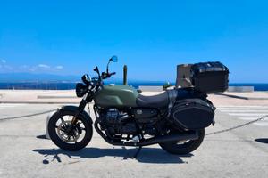 Moto Guzzi v7 850 stone del 2024 verde  