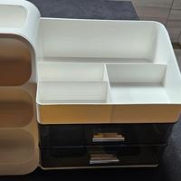 portatrucchi bianco in plastica con cassetti