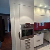 Cucina di mobilificio ancora in produzione