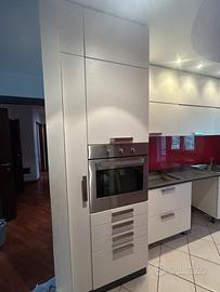 Cucina di mobilificio ancora in produzione