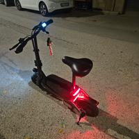 monopattino elettrico con sellino 